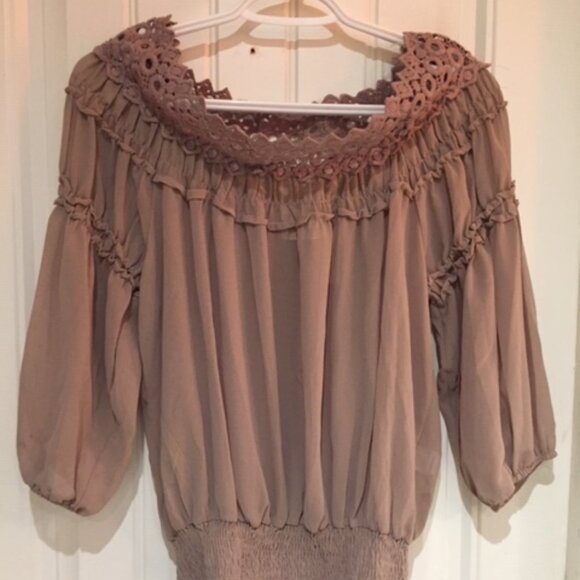 Top with crochet neckline - Picture 3 of 3